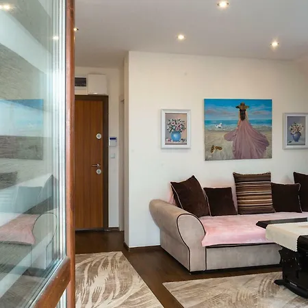 Sea Garden Lux Apartment